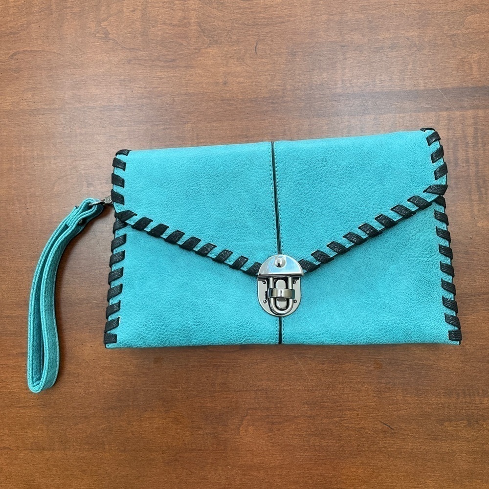 NWOT Sydney Love vegan leather convertible crossbody wristlet laced purse